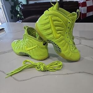 Nike air foamposite pro volt - CW 1593-702 youth size 4